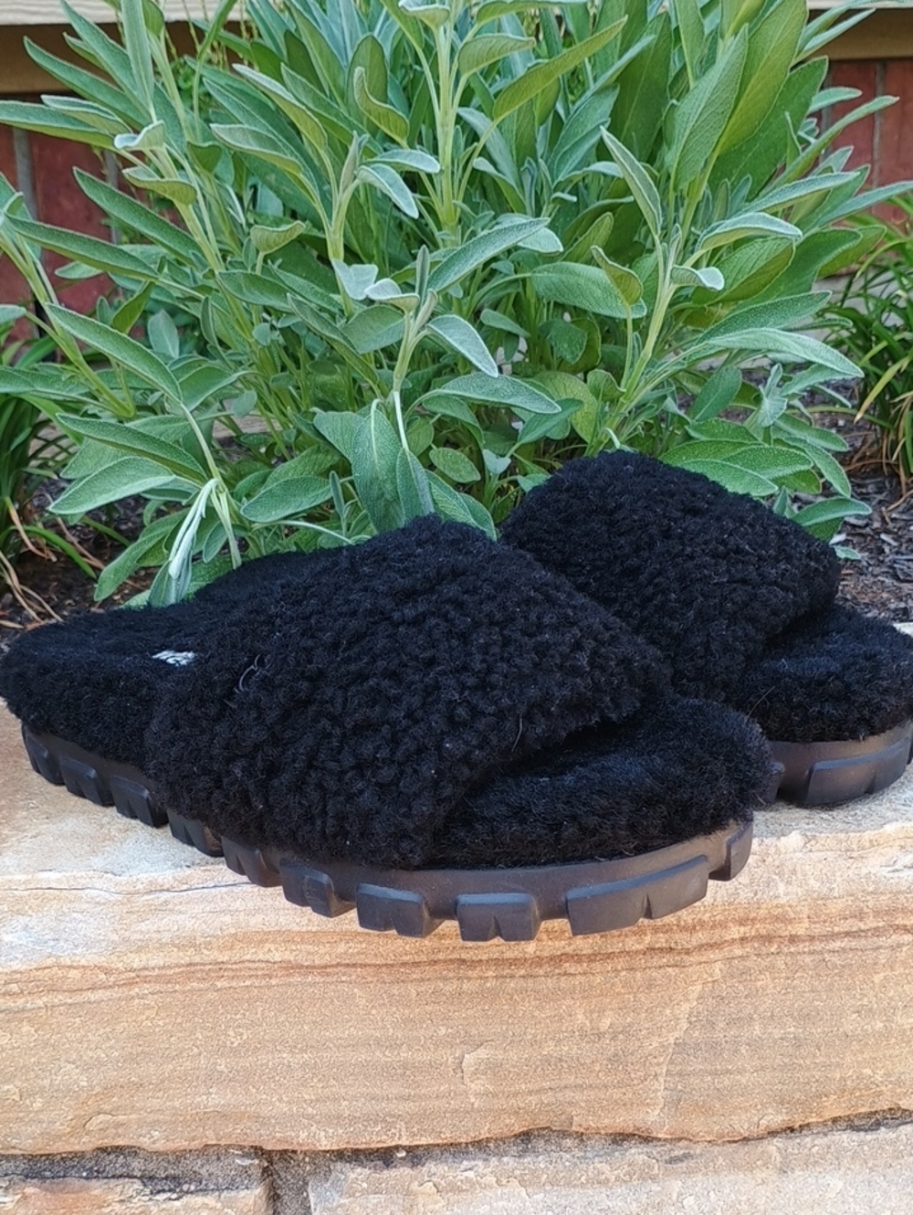 UGG Cozetta Curly Sherpa Black Slides Women's Size 10